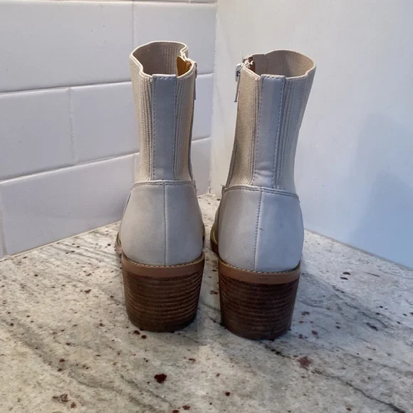 Dolce Vita cream color ankle booties size 7.5 - Picture 3 of 7
